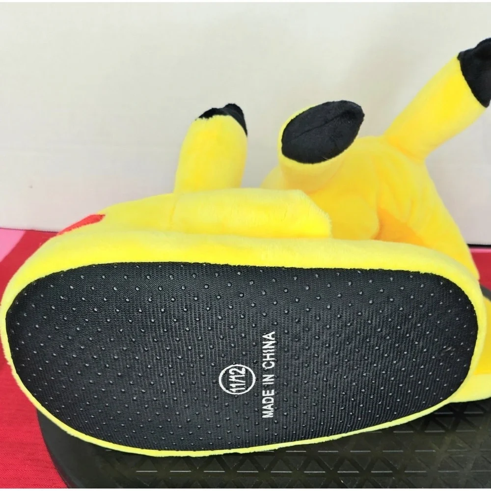 Big Kid's Pikachu Pokémon Slippers Size‎ 11/12 NWOT'S Yellow